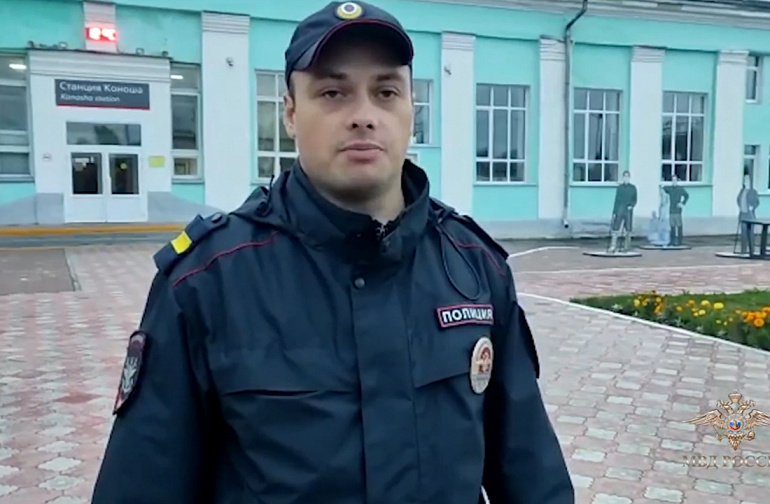 Владимир Колокольцев подписал приказ о награждении сотрудника транспортной полиции, который спас упавшего под поезд мужчину в Архангельской области