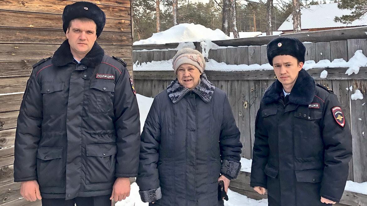 С курса сбили снег и ветер