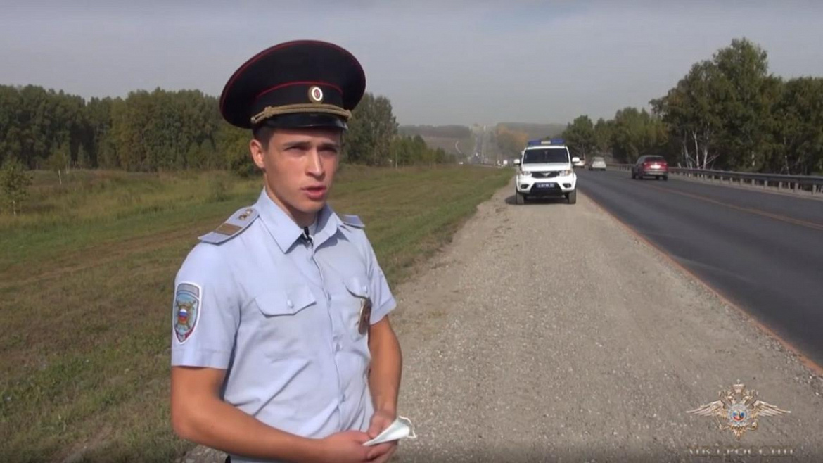 В Новосибирской области сотрудник патрульно-постовой службы спас пострадавшего в ДТП человека
