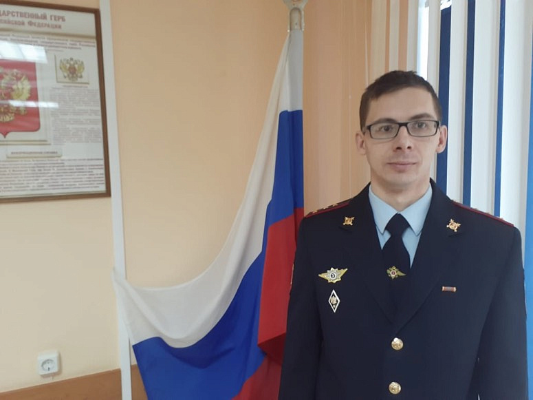 В Томской области полицейский помог выбраться пожилой женщине из горящего автомобиля