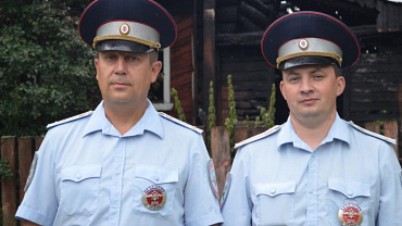 В Ивановской области сотрудники ГИБДД спасли женщину из горящего дома