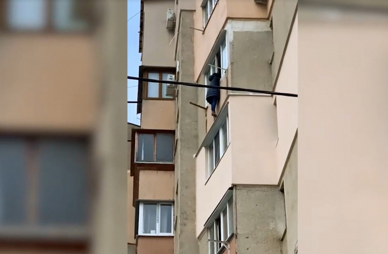 В Ялте сотрудники ППС спасли женщину от необдуманного поступка