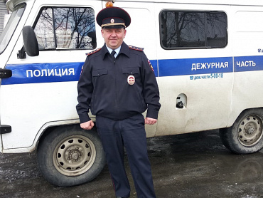 В Иркутской области полицейский спас мужчину из горящего дома