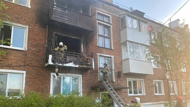 В Свердловской области полицейский вывел из горящей квартиры двух мужчин