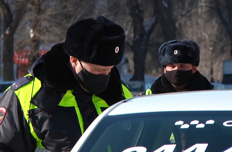 В Самаре сотрудники полиции помогли доставить в больницу ребёнка без сознания