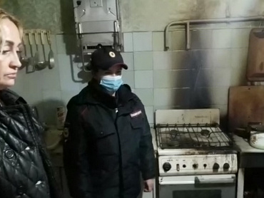 В Республике Марий Эл сотрудница полиции спасла из горящей квартиры пожилого мужчину