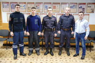 В Республике Башкортостан полицейские эвакуировали жильцов из горящего дома