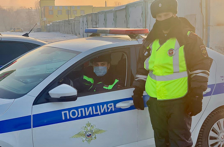 Омские автоинспекторы оперативно доставили мальчика, находившегося в опасном состоянии, в больницу