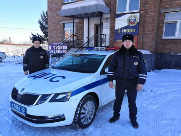В Кемеровской области сотрудники Госавтоинспекции спасли людей на пожаре
