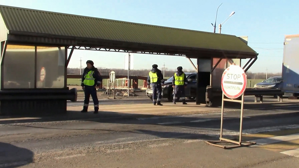 На стационарном посту ДПС «Успенский» полицейские пресекли незаконный оборот наркотиков