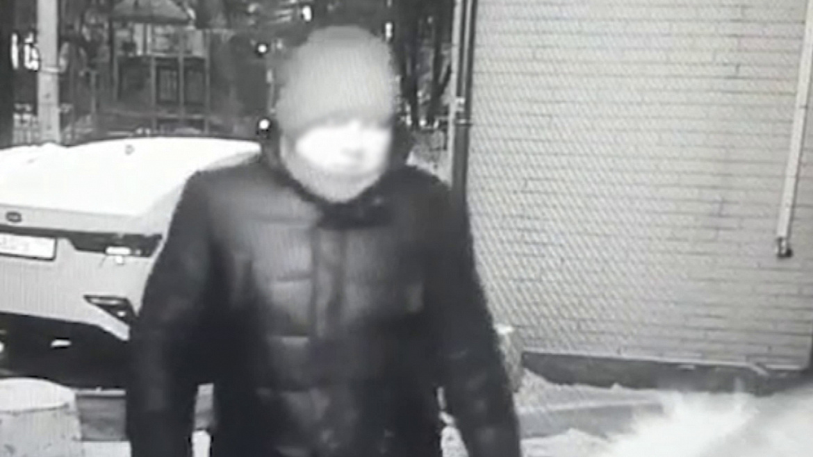 Ранее судимый мужчина, ограбивший на улице женщину, задержан столичными полицейскими