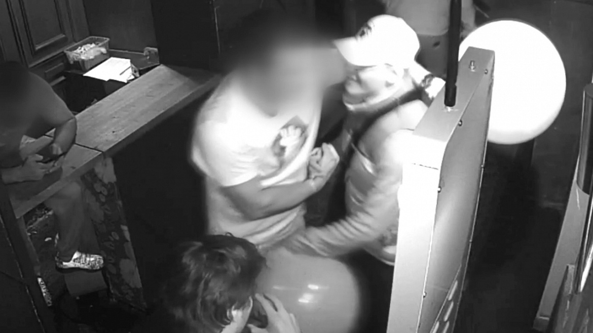 В Москве задержан карманник, который под видом показа приёма единоборства похитил телефон
