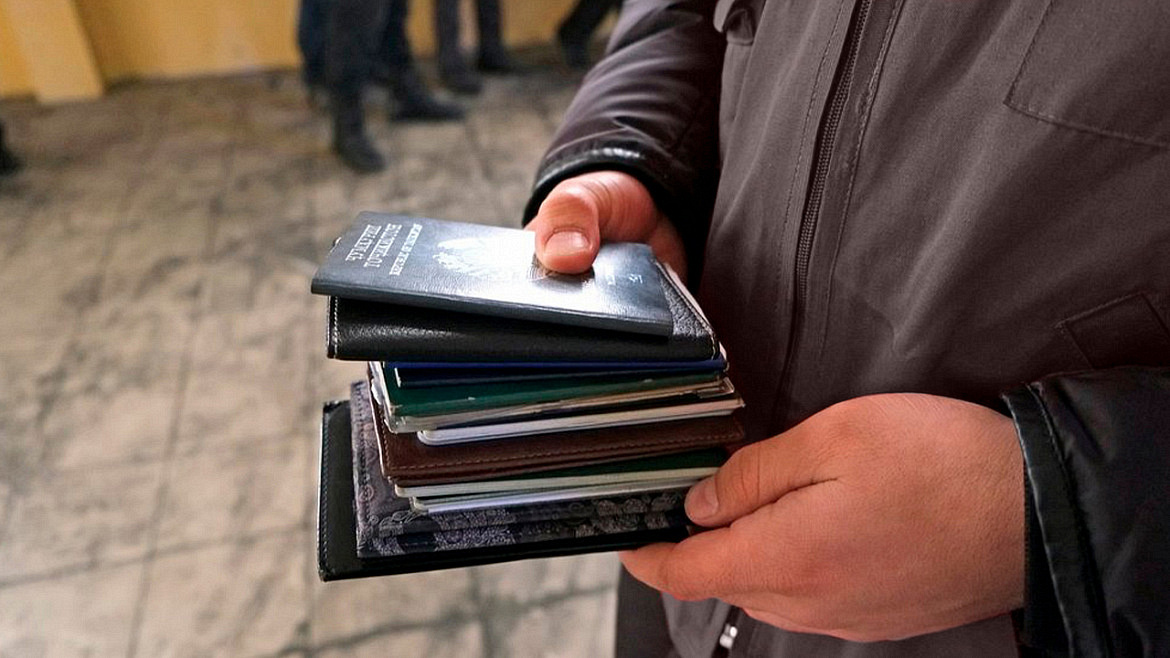 Выключить а50. Кнопка выключения звука на самсунг сбоку. Почему гаснет экран телефона андроид. Обновить определения. Меню самсунг а50.