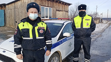 В Свердловской области инспекторы ГИБДД предотвратили пожар в частном доме