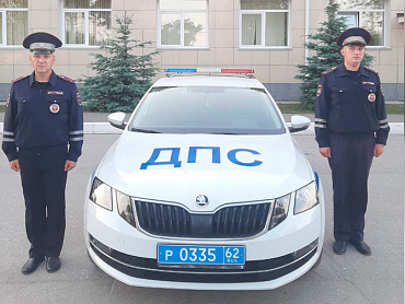 В Рязани инспекторы ДПС оказали помощь женщине, получившей тяжёлую травму
